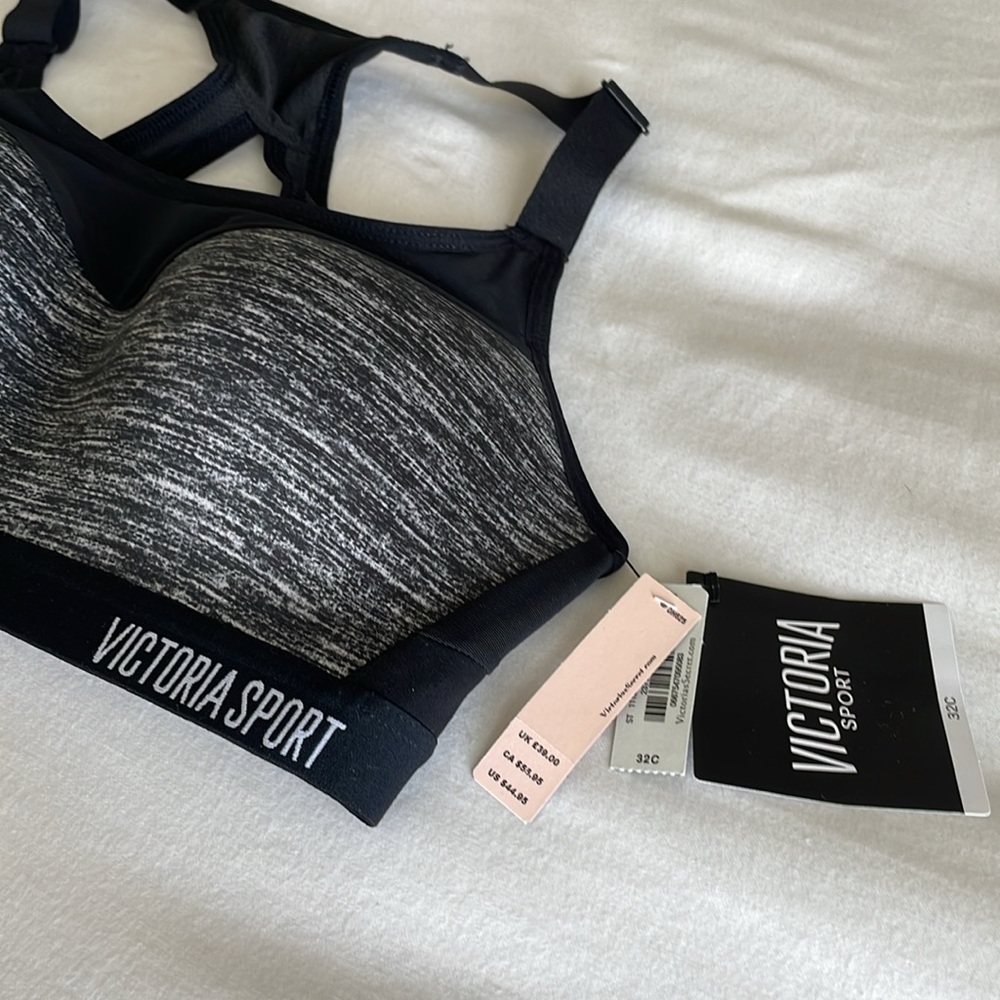 32C Victoria Secret Maximum Support Sports Bra